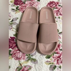 Cushionaire Women's Pink Slide Sandals
